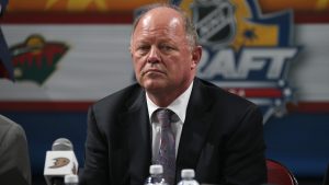 Bob Murray, vice-presidente executivo e general manager do Anaheim Ducks, se demitiu após acusações de conduta imprópria.