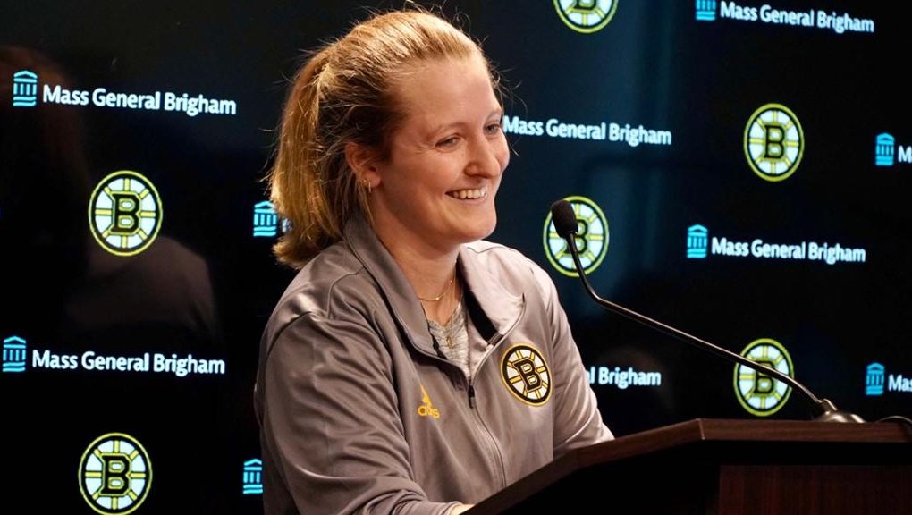 Danielle Marmer se juntou aos Bruins como assistente de desenvolvimento de jogadores