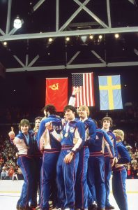Equipe dos Estados Unidos no pódio.