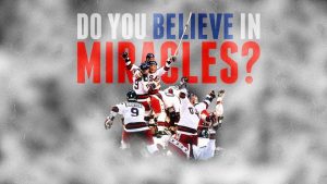 Edit ilustrativa com a frase icônica de Al Michaels "Do You believe in miracles? YES!", as palavras estão nas cores da bandeira dos EUA, branco, azul e vermelho. Logo abaixo tem uma imagem da equipe comemorando a vitória.