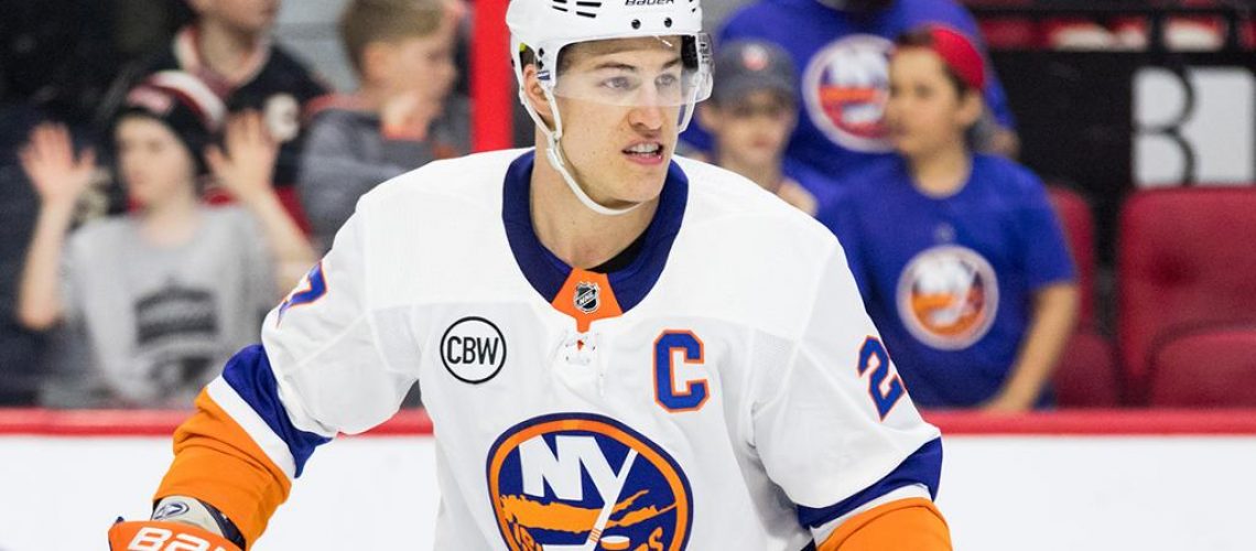 Anders Lee, capitão do New York Islanders, desfalca equipe após lesão
